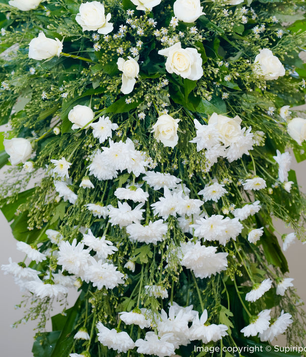 Heavenly Ivory Wreath